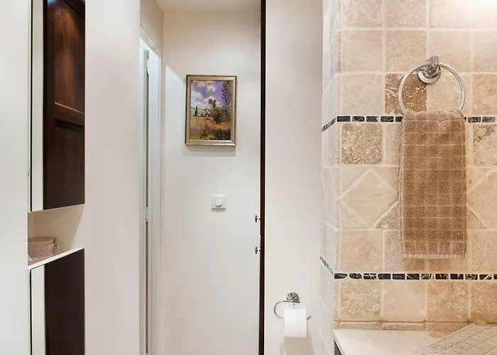 Le Merlot Du Marais * Париж