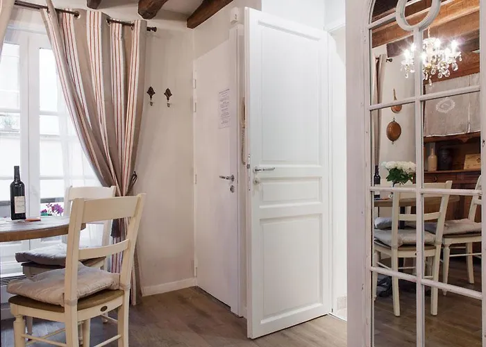 Le Merlot Du Marais * Париж